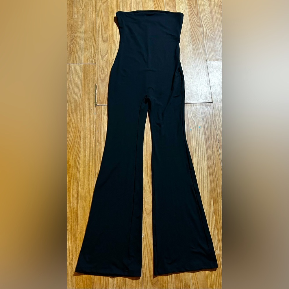 3/20 Women Medium fitted one piece sleeveless jumper flare leg black